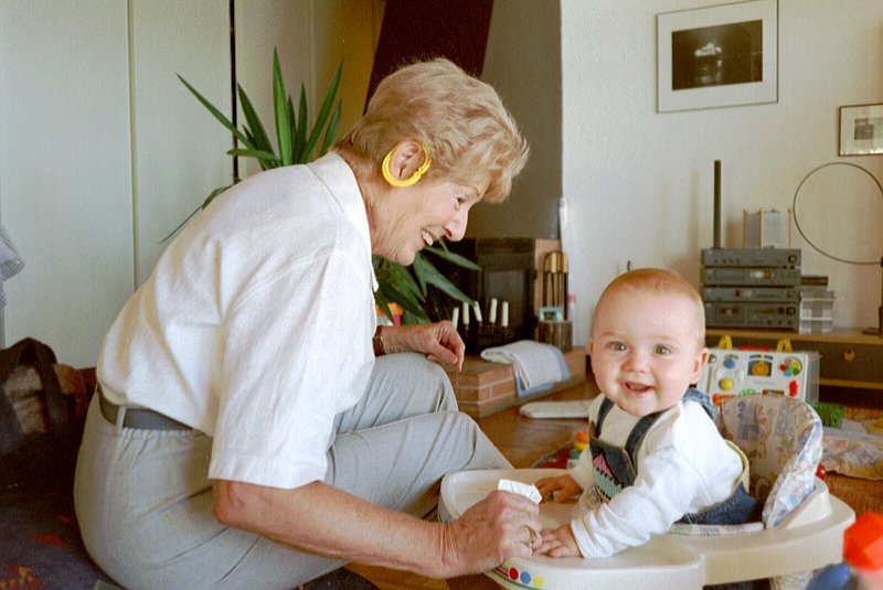DSC0000-0139_70.JPG - 26.09.2000Grannie, Granny... ou Granita ?...Sébastien : 1 an